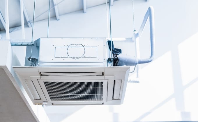 業務用エアコンの取り付け時間と費用相場｜工事の流れも解説