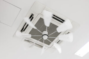 業務用エアコンの耐用年数とは？入れ替えを決める基準についても解説