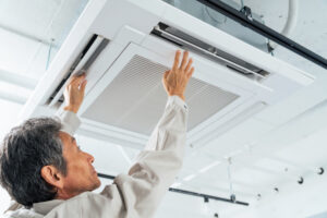 業務用エアコンのフィルター交換ガイド│掃除で改善しないケース